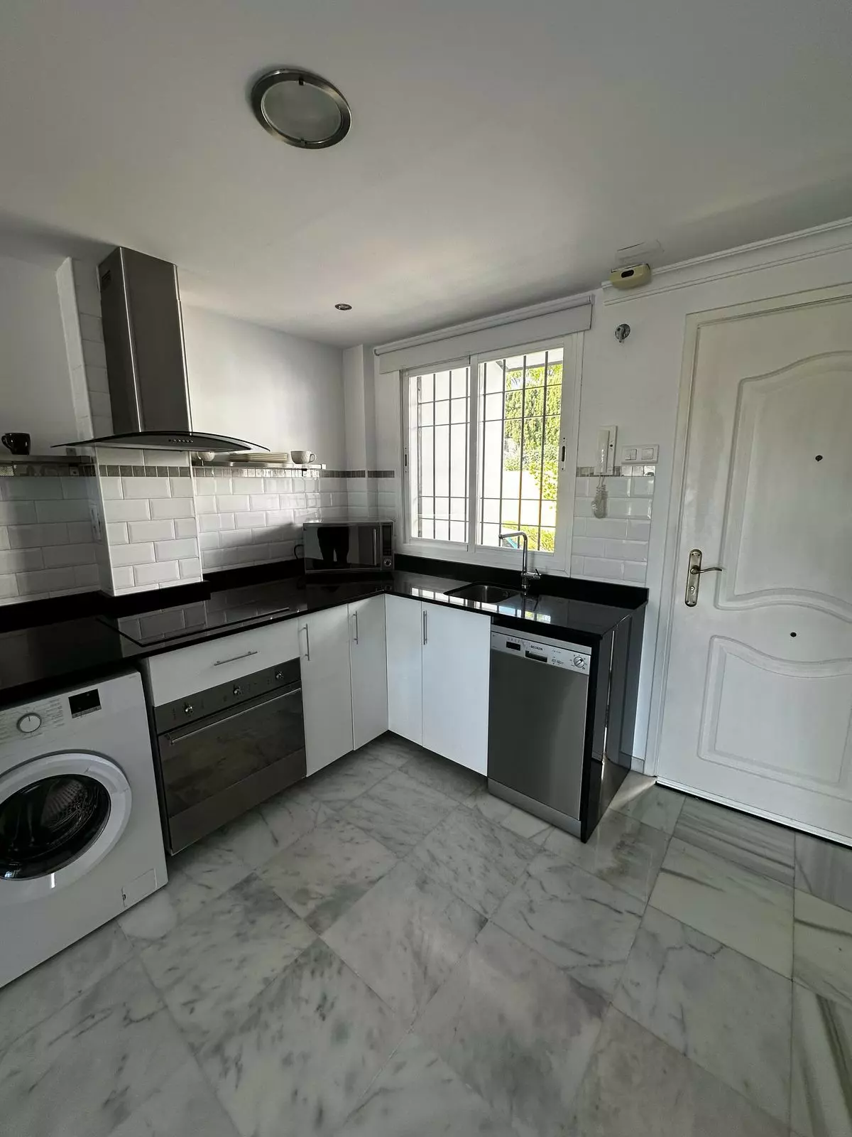 2-bedroom Apartment In Marbella, Spain (85 M²)