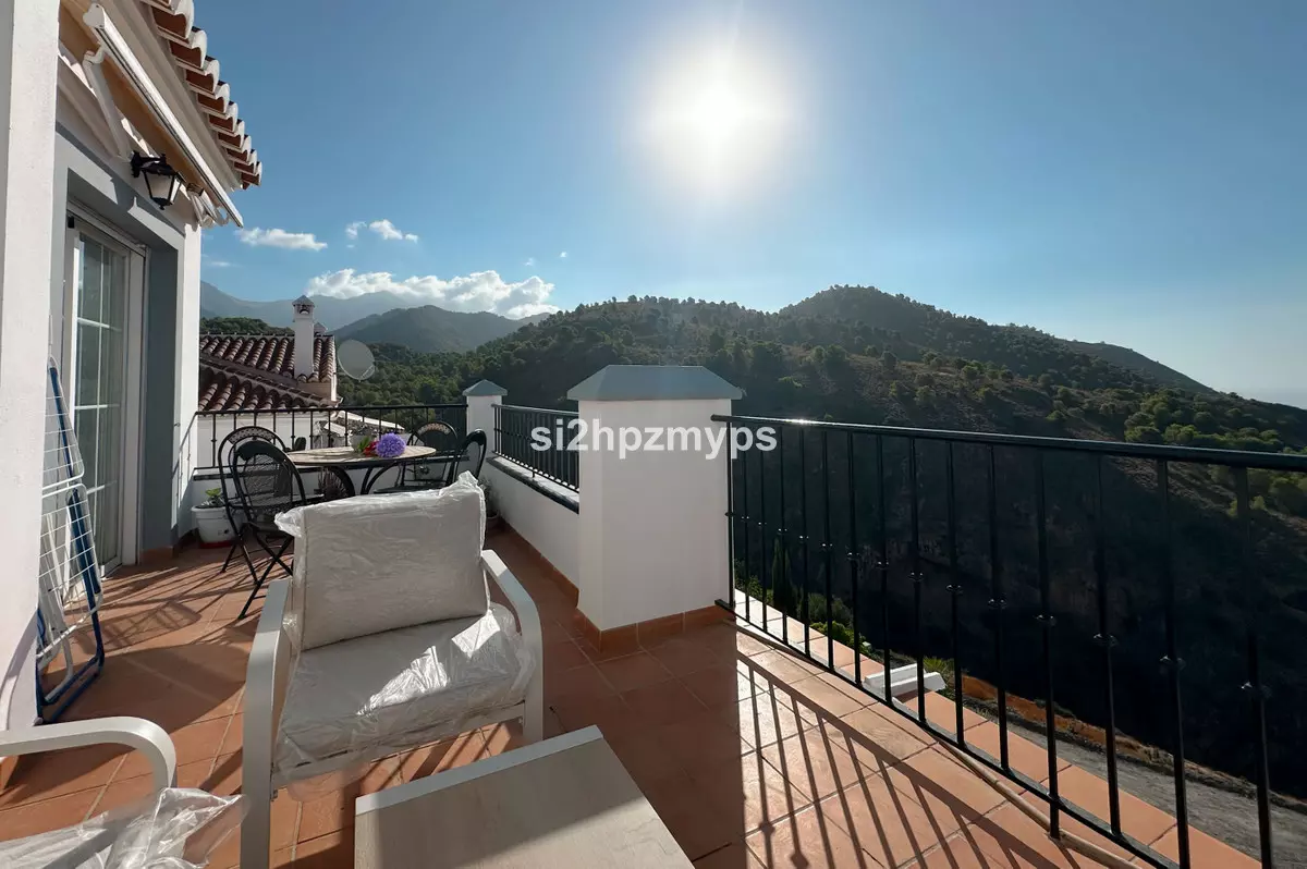 3-bedroom Town House In Frigiliana, Spain (162 M²)