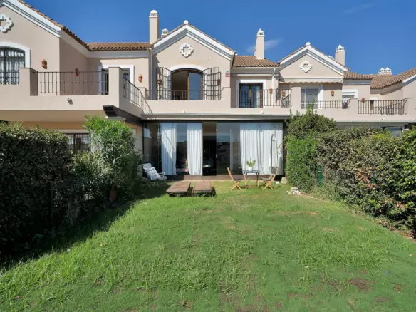 3-bedroom Town House In Estepona, Spain (165 M²)