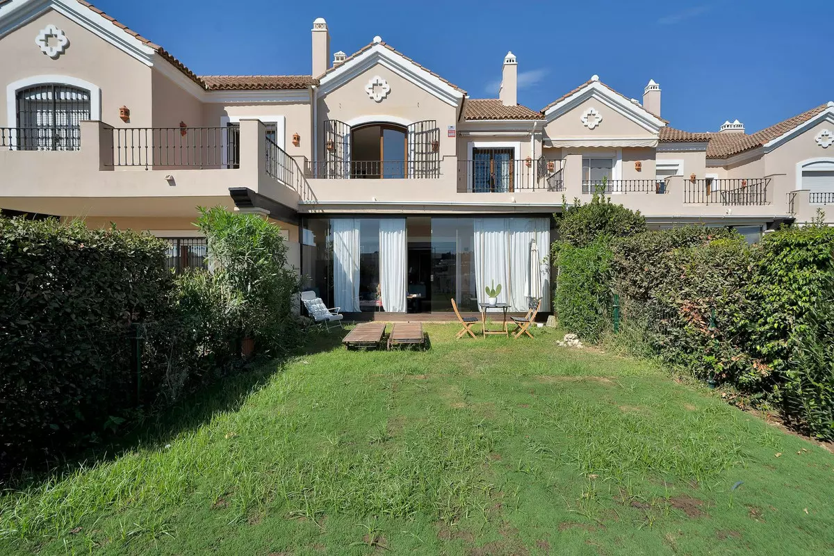 3-bedroom Town House In Estepona, Spain (165 M²)