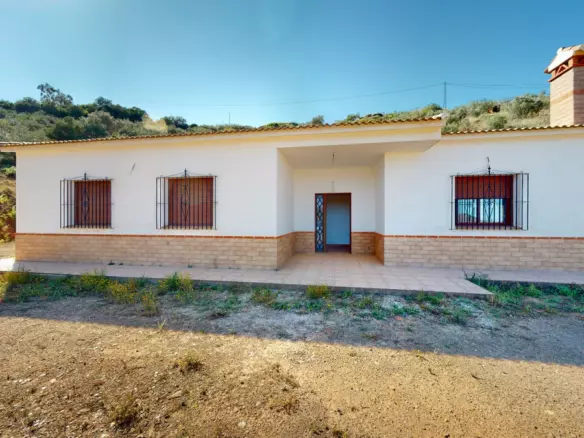 4-bedroom Villa In Colmenar, Spain (155 M²)