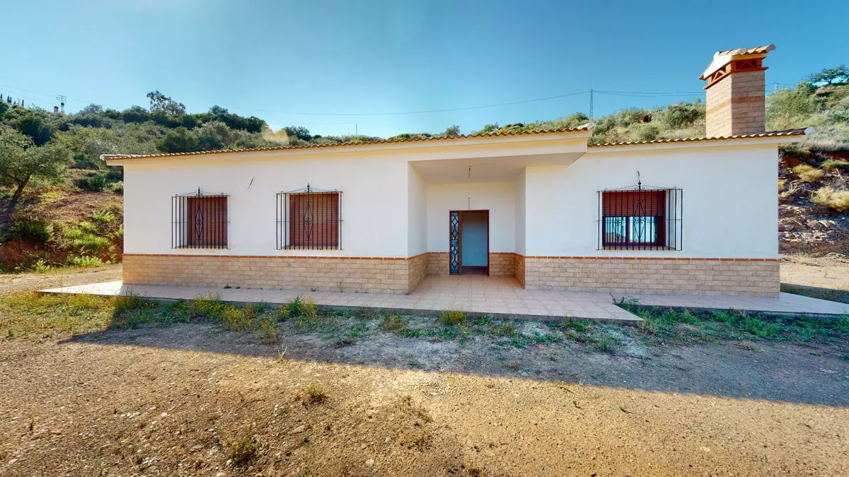 4-bedroom Villa In Colmenar, Spain (155 M²)