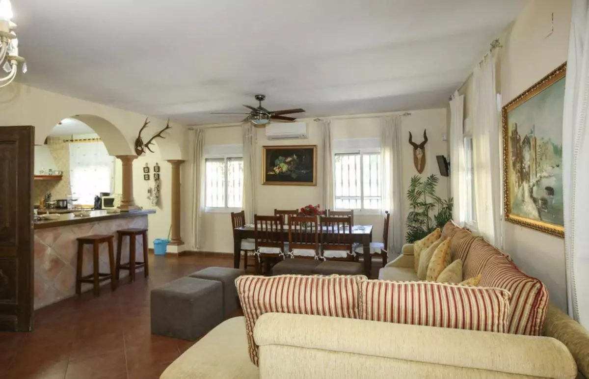 5-bedroom Country House In Guaro, Spain (277 M²)