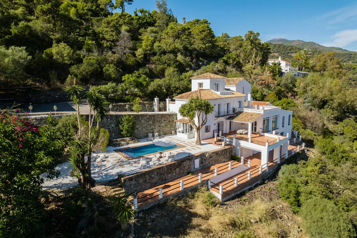 6-bedroom Villa In Benahavis, Spain (531 M²)