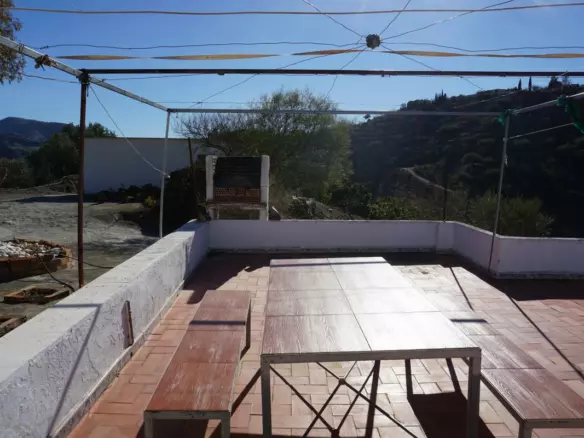 3-bedroom Country House In La Viñuela, Spain (220 M²)