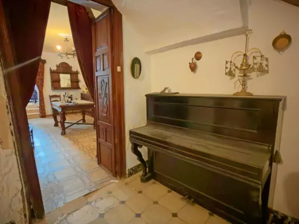 4-bedroom Town House In Alameda, Spain (675 M²)