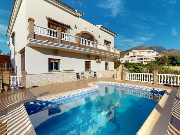 6-bedroom Villa In Alcaucín, Spain (528 M²)