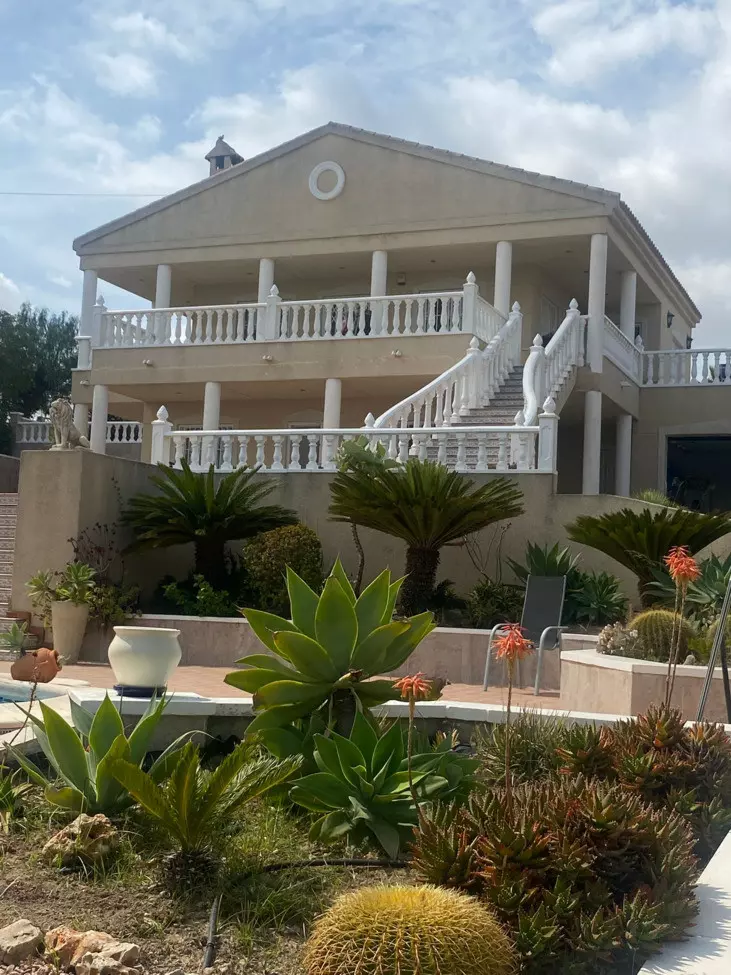 3-bedroom Villa In Algorfa, Spain (250 M²)