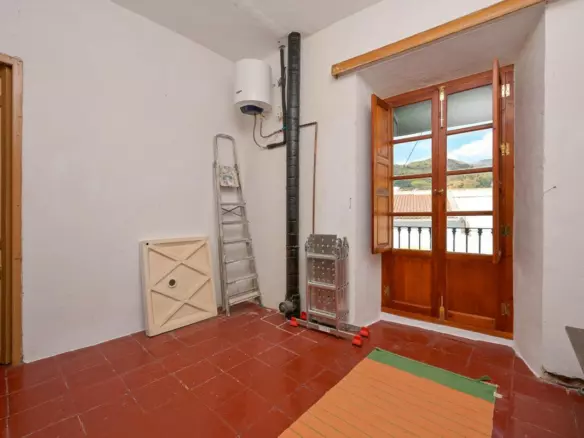 7-bedroom Town House In Tolox, Spain (180 M²)