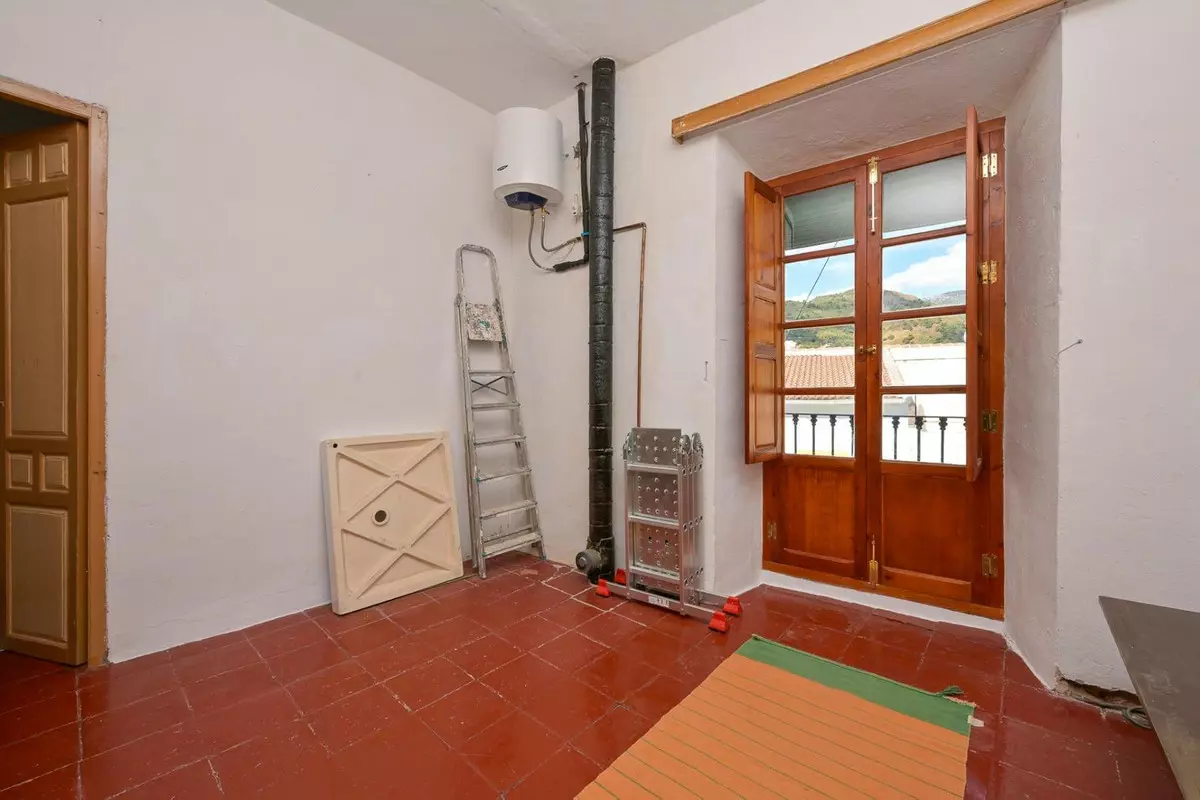 7-bedroom Town House In Tolox, Spain (180 M²)