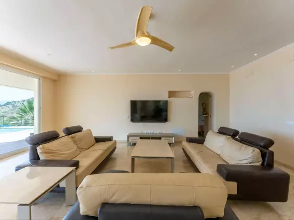 3-bedroom Country House In Cártama, Spain (560 M²)