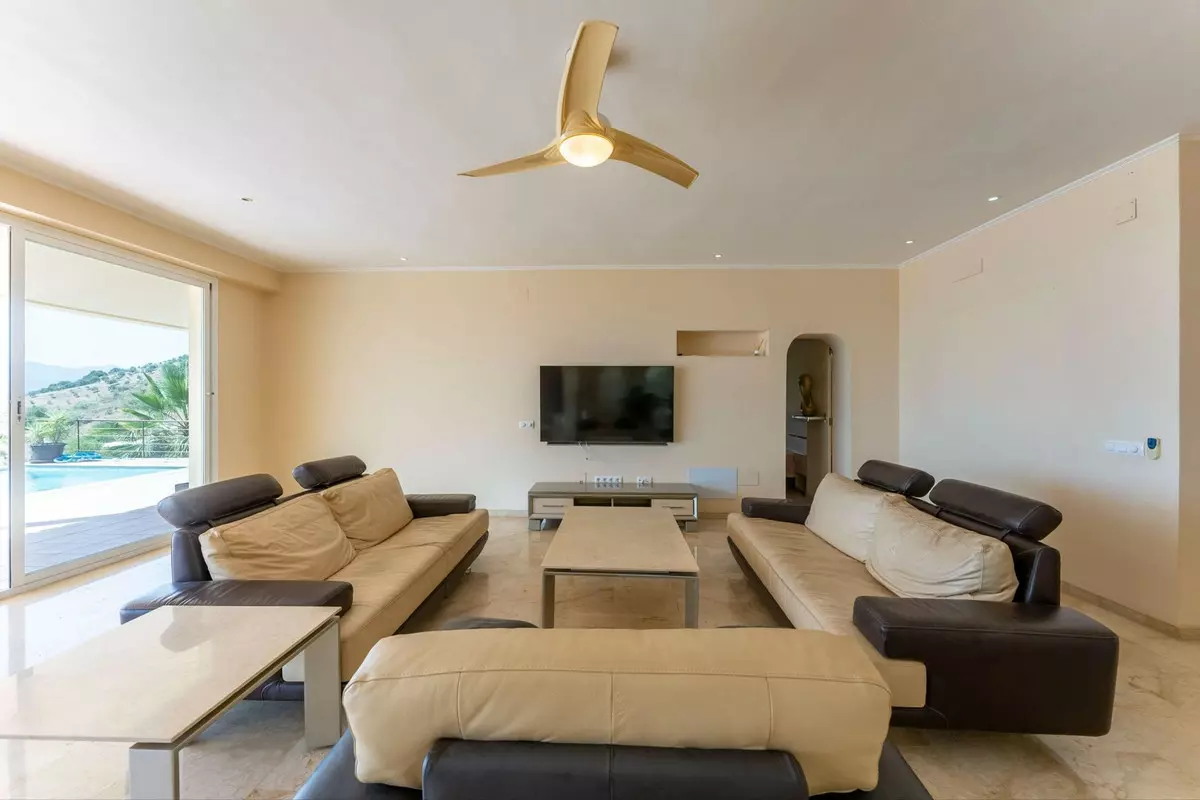 3-bedroom Country House In Cártama, Spain (560 M²)