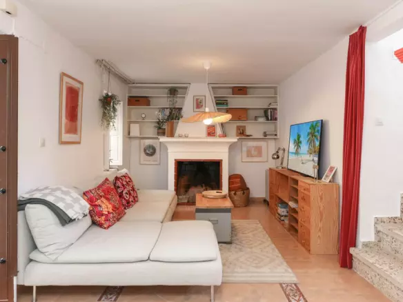 5-bedroom Town House In Tolox, Spain (168 M²)