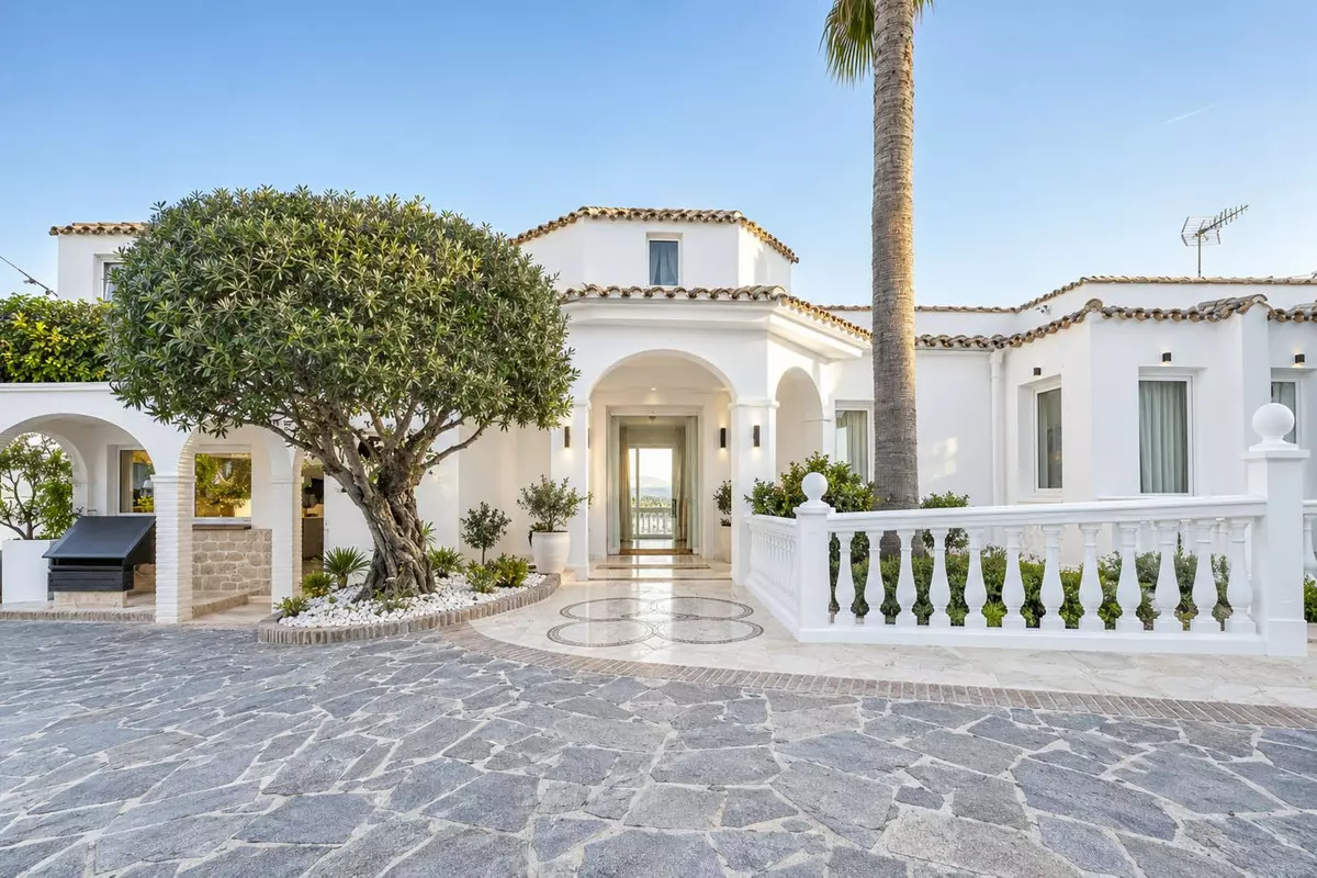 6-bedroom Villa In Marbella, Spain (842 M²)