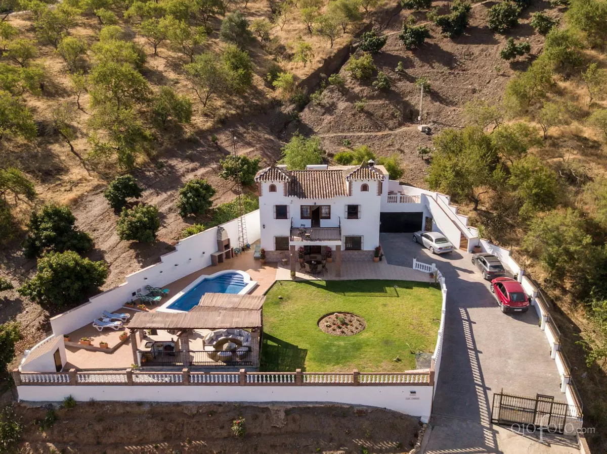 5-bedroom Villa In Iznate, Spain (330 M²)