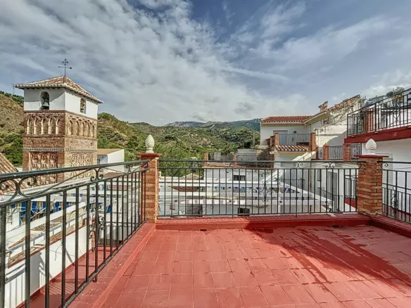 4-bedroom Villa In Árchez, Spain (203 M²)