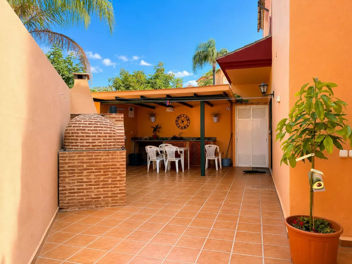 7-bedroom Villa In Marbella, Spain (276 M²)