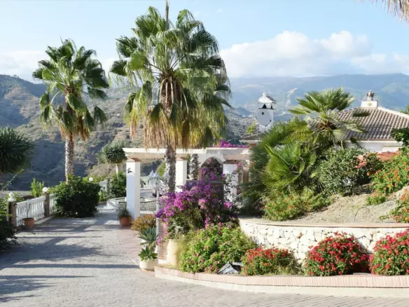 3-bedroom Villa In Cómpeta, Spain (180 M²)