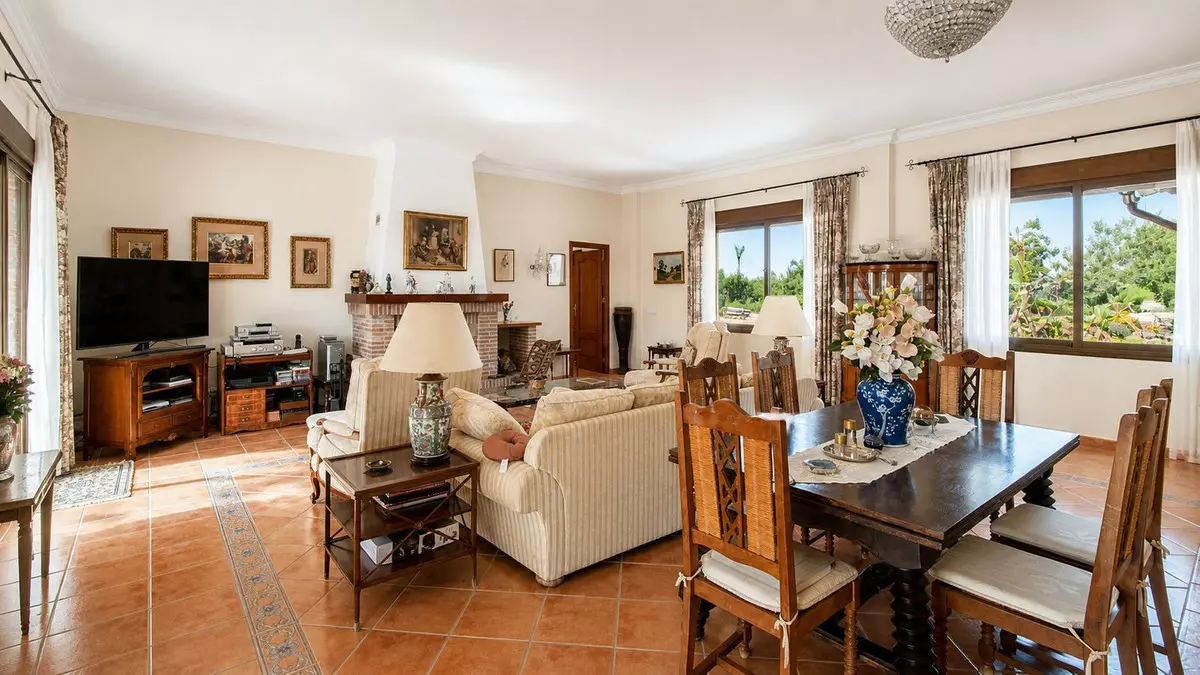 3-bedroom Country House In Estepona, Spain (562 M²)
