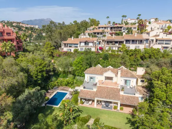 3-bedroom Villa In Benahavis, Spain (329 M²)