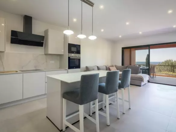3-bedroom Apartment In Málaga, Spain (99 M²)
