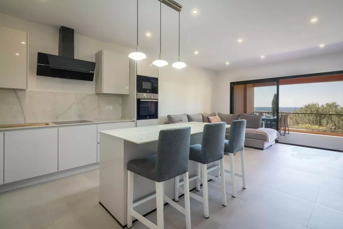 3-bedroom Apartment In Málaga, Spain (99 M²)