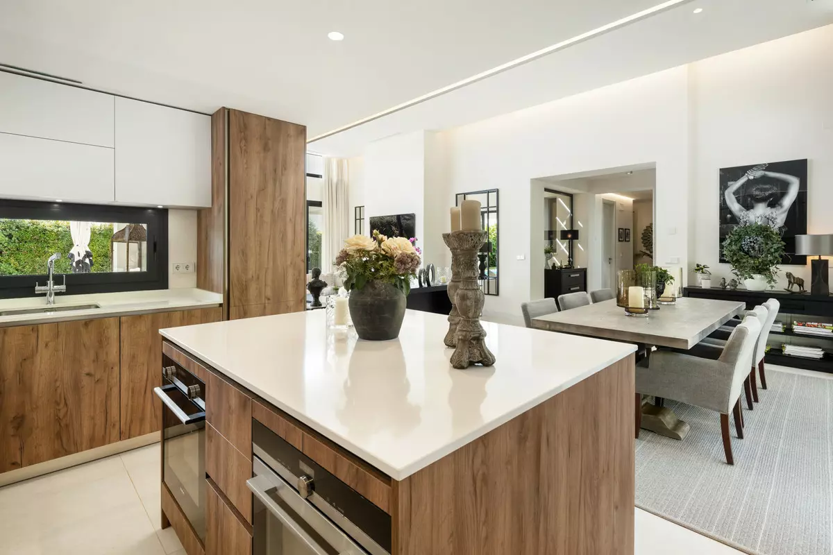 5-bedroom Villa In Marbella, Spain (532 M²)