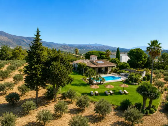4-bedroom Country House In Estepona, Spain (160 M²)
