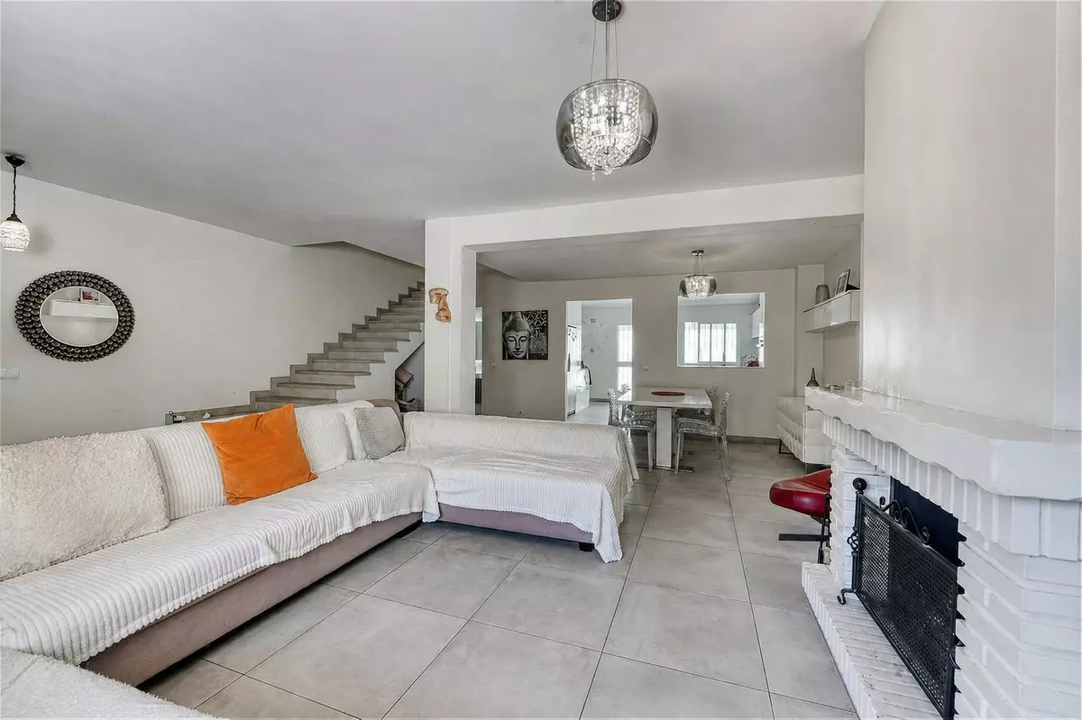 3-bedroom Town House In Casares, Spain (182 M²)