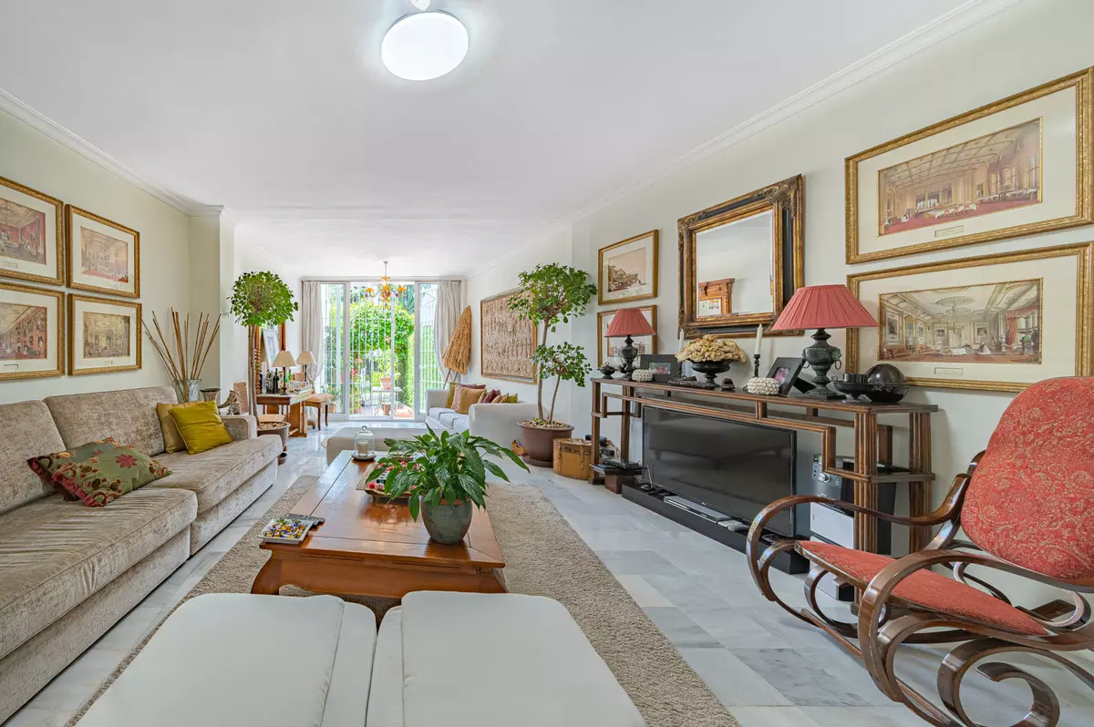 3-bedroom Town House In Marbella, Spain (184 M²)