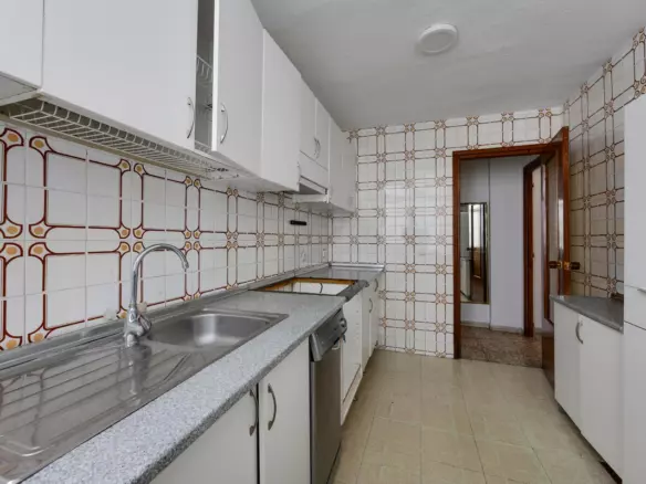 3-bedroom Apartment In Torrevieja, Spain (105 M²)