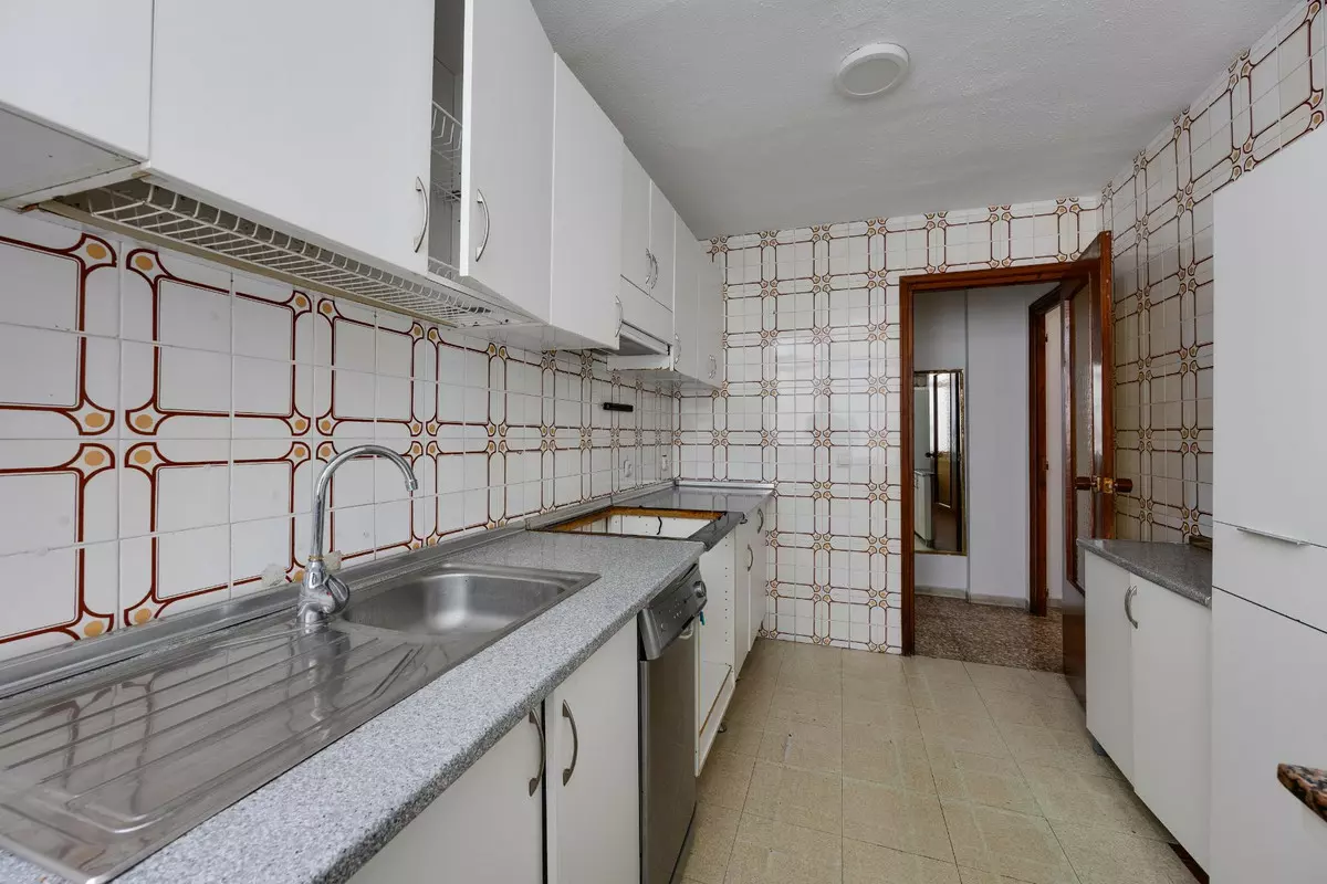 3-bedroom Apartment In Torrevieja, Spain (105 M²)