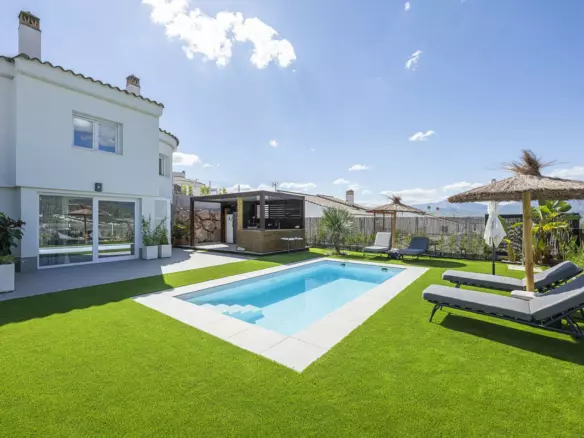 3-bedroom Villa In La Viñuela, Spain (203 M²)