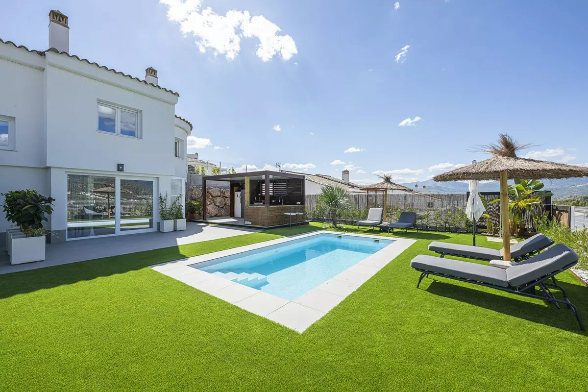 3-bedroom Villa In La Viñuela, Spain (203 M²)
