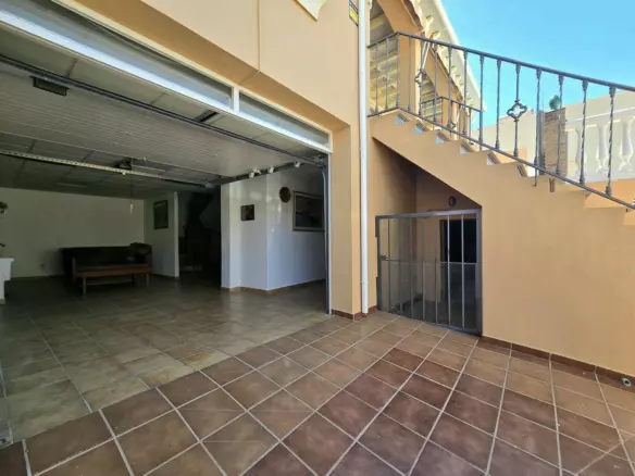 4-bedroom Villa In Málaga, Spain (435 M²)