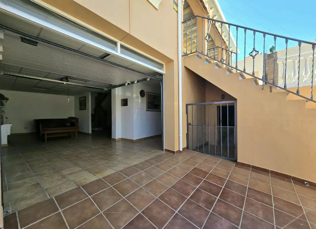 4-bedroom Villa In Málaga, Spain (435 M²)