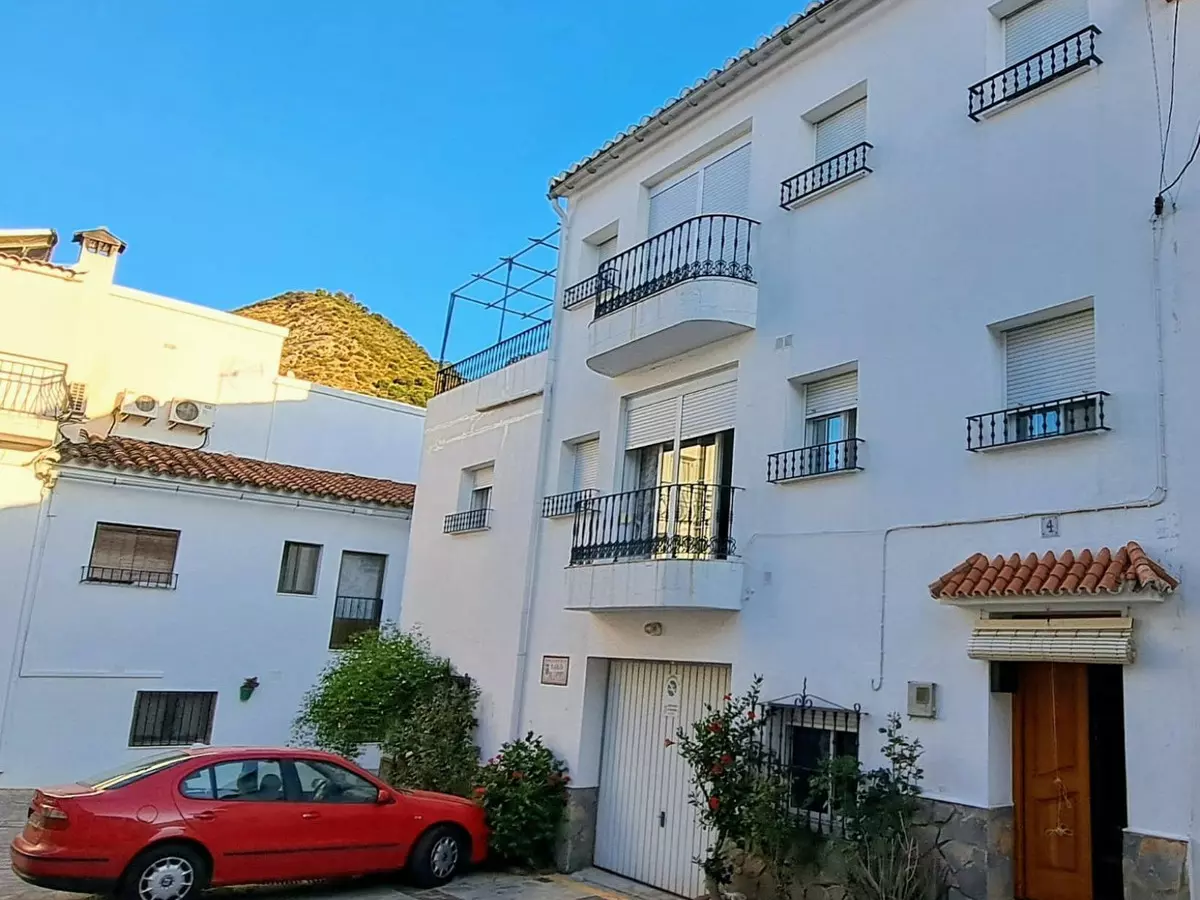 4-bedroom Villa In Benarrabá, Spain (300 M²)