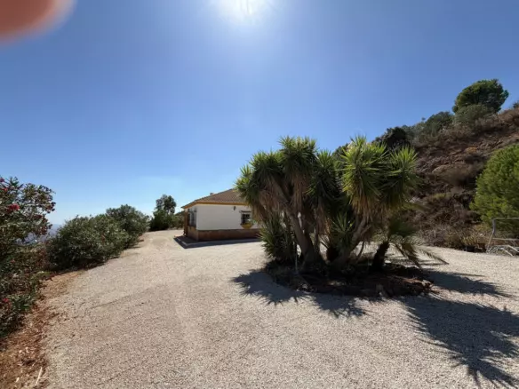 3-bedroom Villa In Colmenar, Spain (161 M²)
