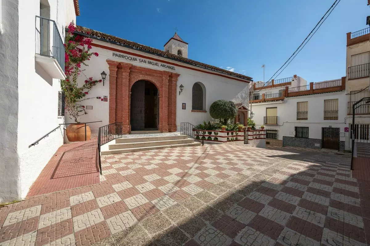 7-bedroom Town House In Tolox, Spain (180 M²)