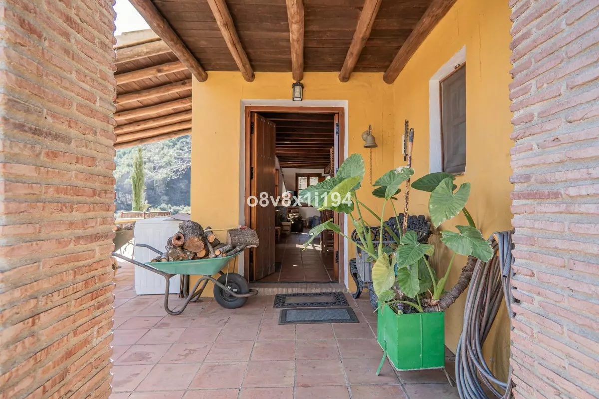5-bedroom Country House In Jubrique, Spain (485 M²)