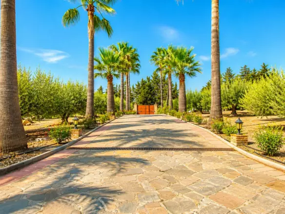 3-bedroom Country House In Estepona, Spain (562 M²)