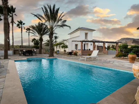4-bedroom Country House In Pizarra, Spain (589 M²)