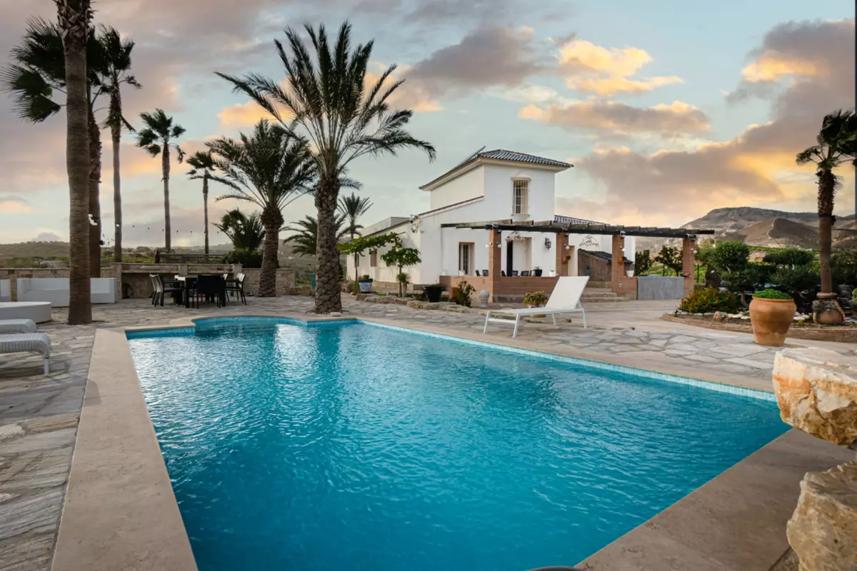 4-bedroom Country House In Pizarra, Spain (589 M²)