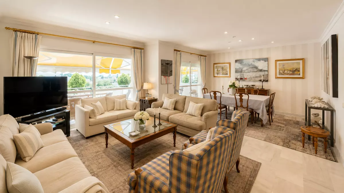 4-bedroom Apartment In Marbella, Spain (217 M²)