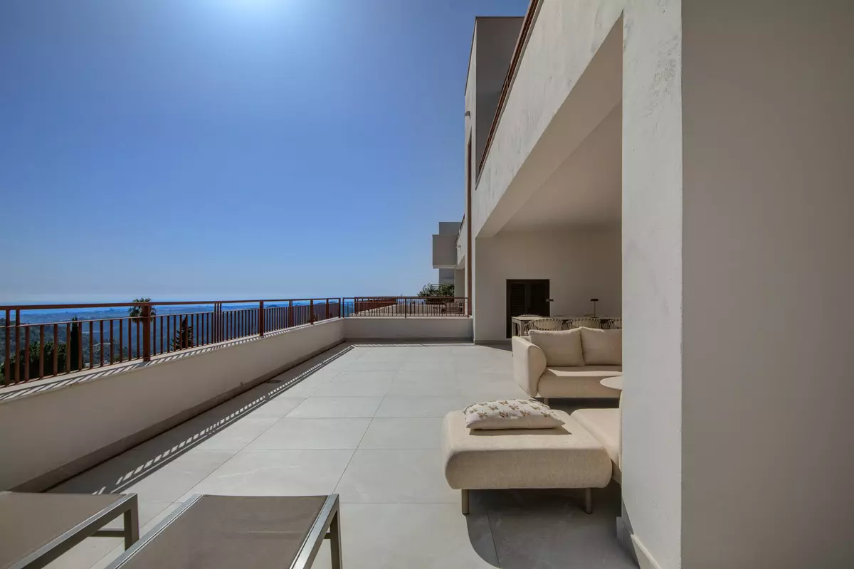 3-bedroom Apartment In Istan, Spain (203 M²)