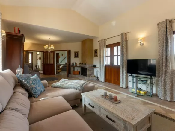 4-bedroom Country House In Casarabonela, Spain (331 M²)