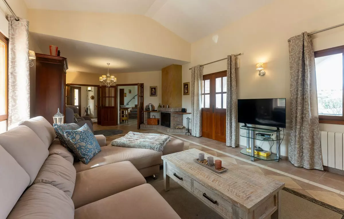 4-bedroom Country House In Casarabonela, Spain (331 M²)