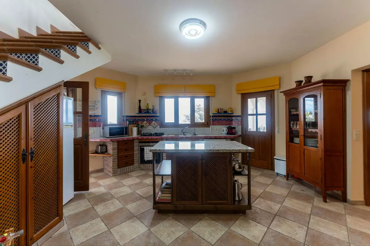 4-bedroom Country House In Casarabonela, Spain (331 M²)