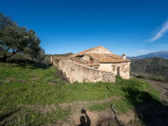 3-bedroom Villa In Colmenar, Spain (238 M²)