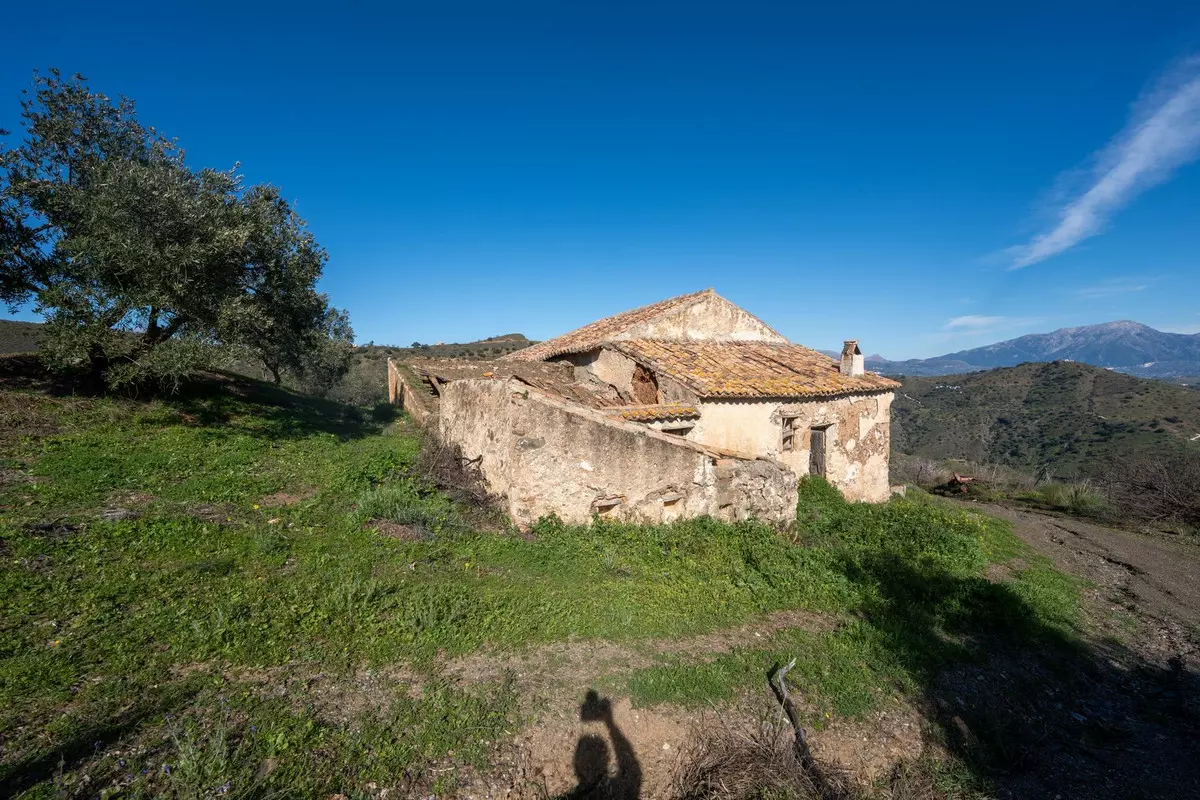 3-bedroom Villa In Colmenar, Spain (238 M²)
